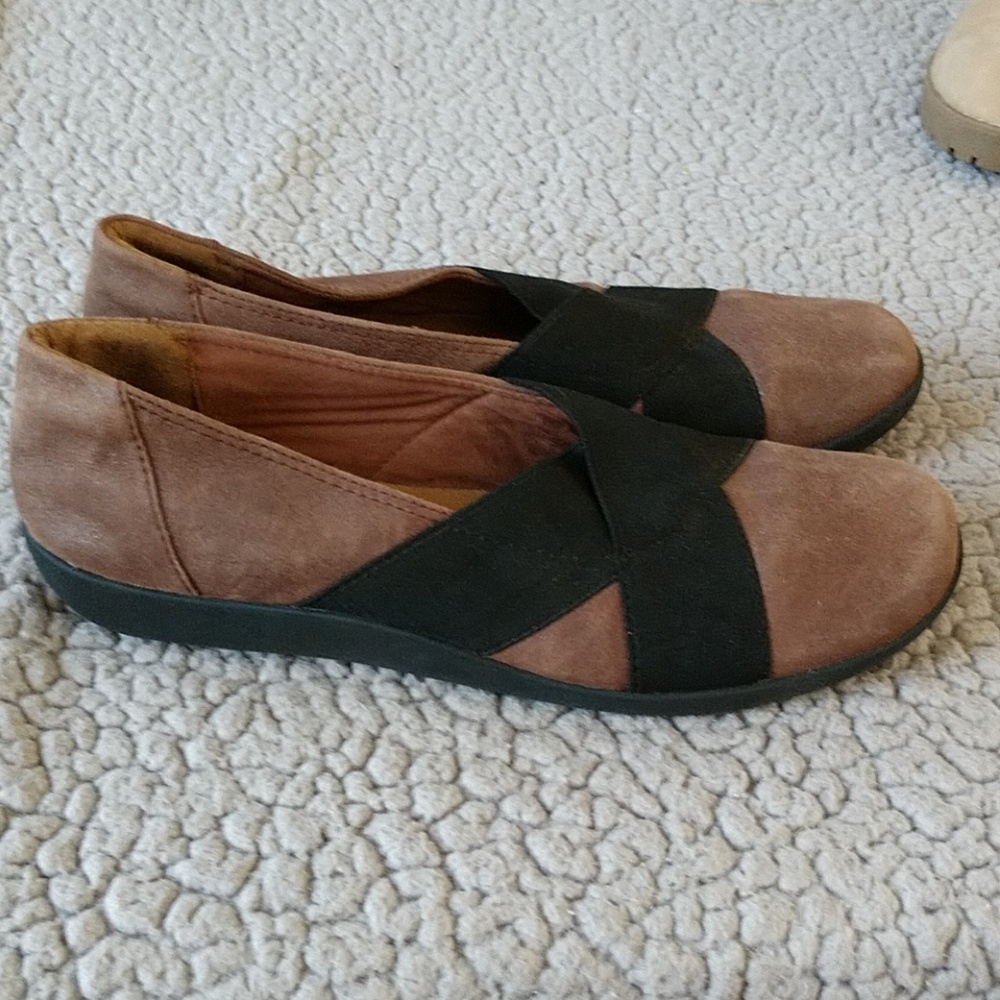 Clarks - Picture 2 of 3